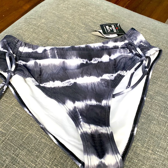2 For $9 California Waves High Waist Bikini Bottom - Picture 1 of 4